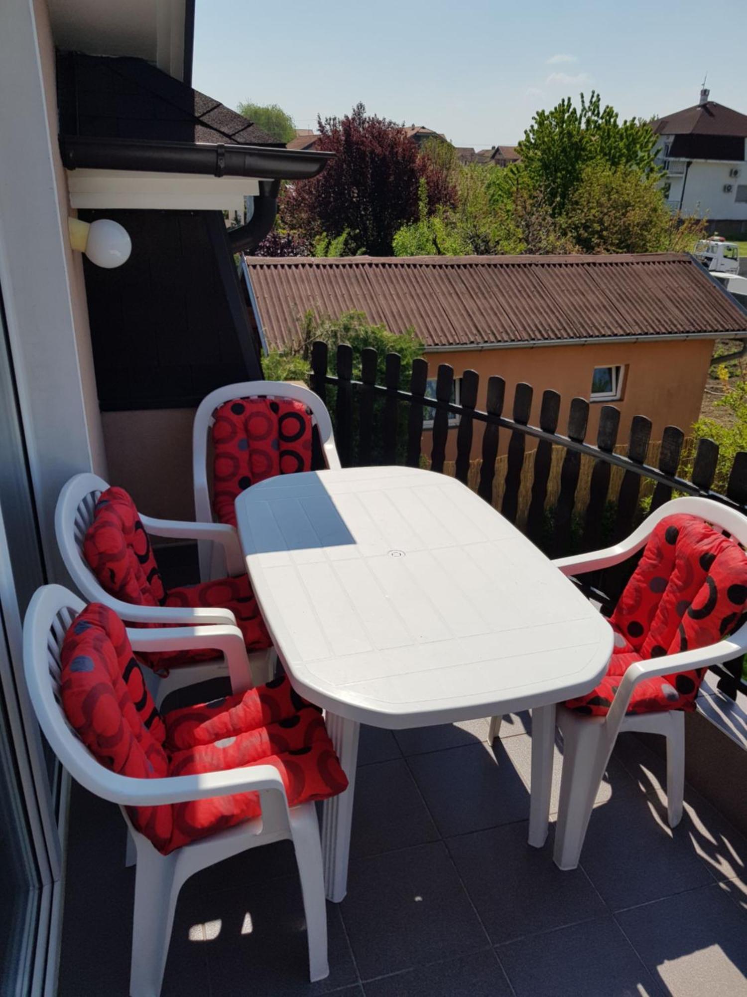 Lux Apartments With Pool Dex Zemun Polje Rum bild